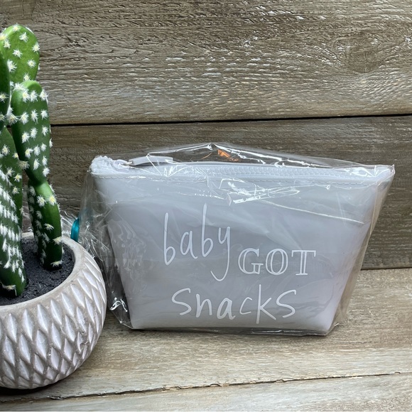 On-The-Go Feeding Set. “baby got snacks” retail price $27 - Picture 5 of 6